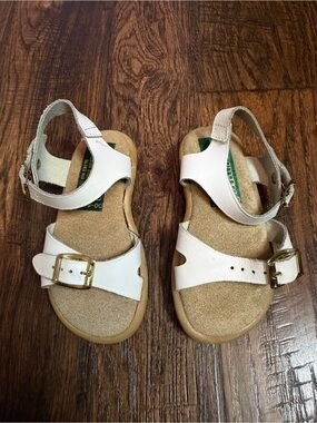 Vintage Italian White Leather Buckle Sandals